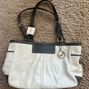 Coach Black and White Leather Shoulder Bag orginal tags